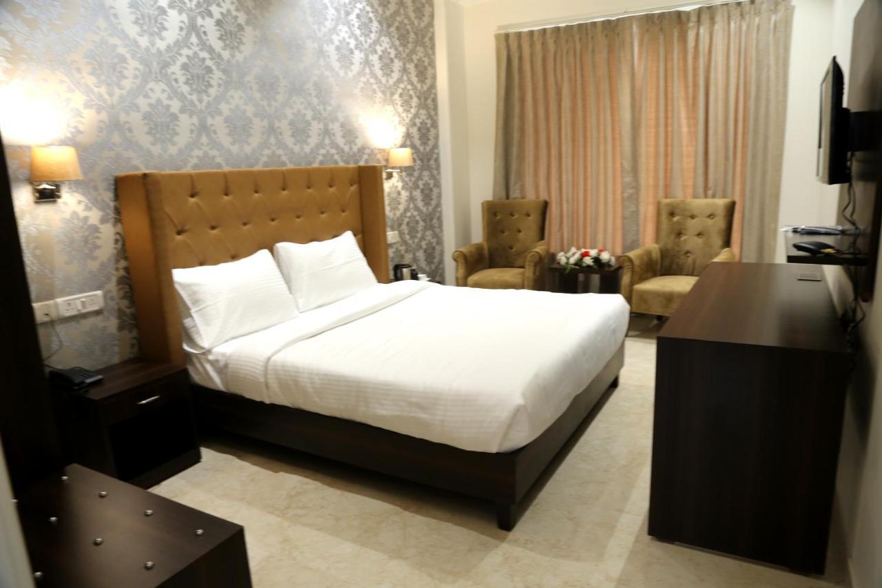 Awadh Inn Noida Kültér fotó
