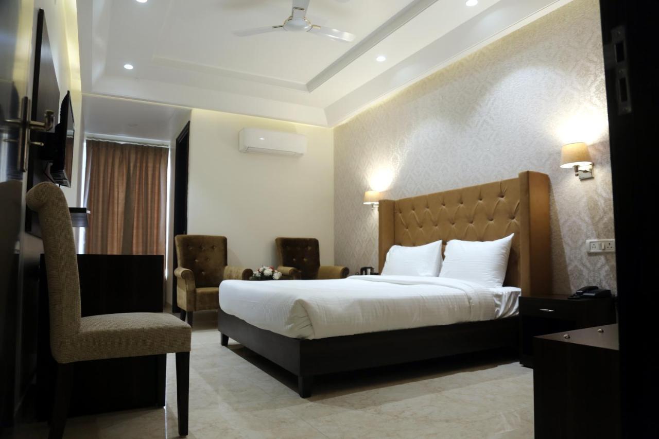 Awadh Inn Noida Kültér fotó